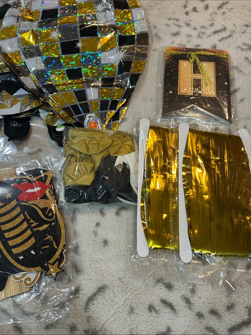 Happy New Year Party Decorations Kit - Black & Gold